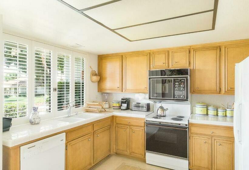 ２ベッドルームアパートメント, Rancho Mirage Condo