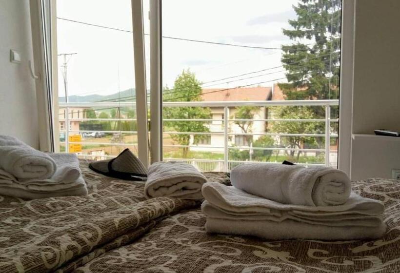 اتاق لوکس با بالکن, Apartments&rooms Mido
