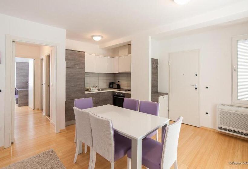 2 베드룸 컴포트 아파트, Sunnyside Apartments Petrčane