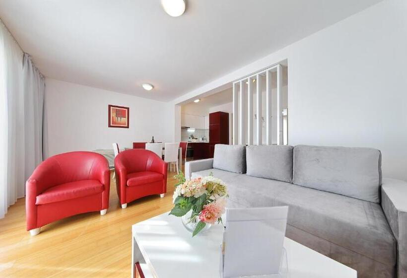2 베드룸 컴포트 아파트, Sunnyside Apartments Petrčane