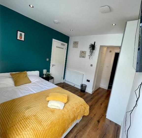 스탠다드 스튜디오, Beautiful Studio Flat