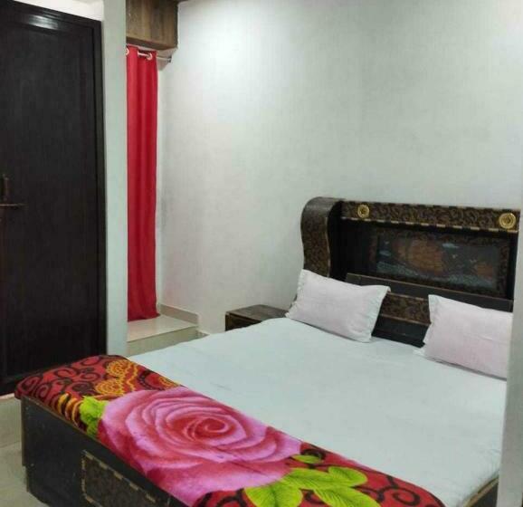 Quarto Triplo Clássico, Oyo 70230  Rajeshwari Plaza