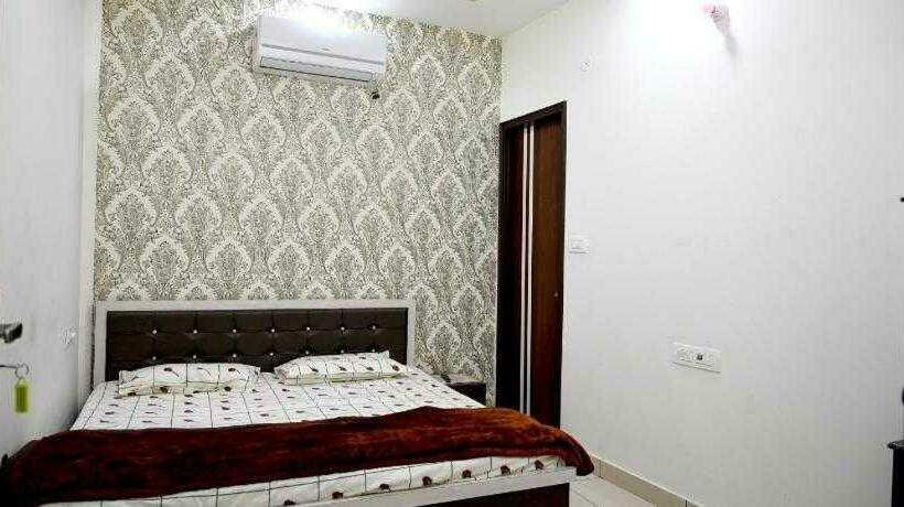 Quarto Triplo Clássico, Oyo 70230  Rajeshwari Plaza