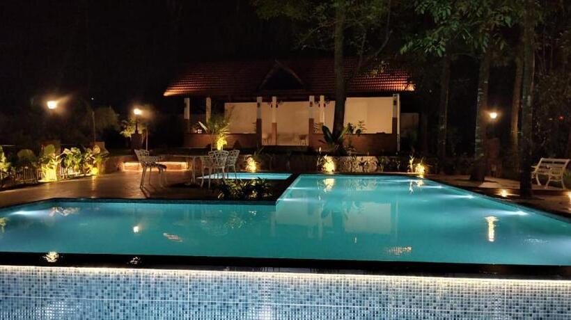수피리어 룸, Athirapilly On The Rocks