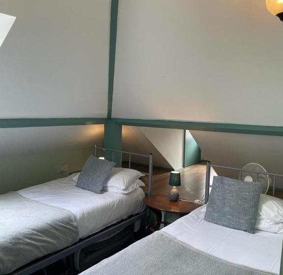 Четырехместный Номер Стандарт, Lamp Post Villa Guest House