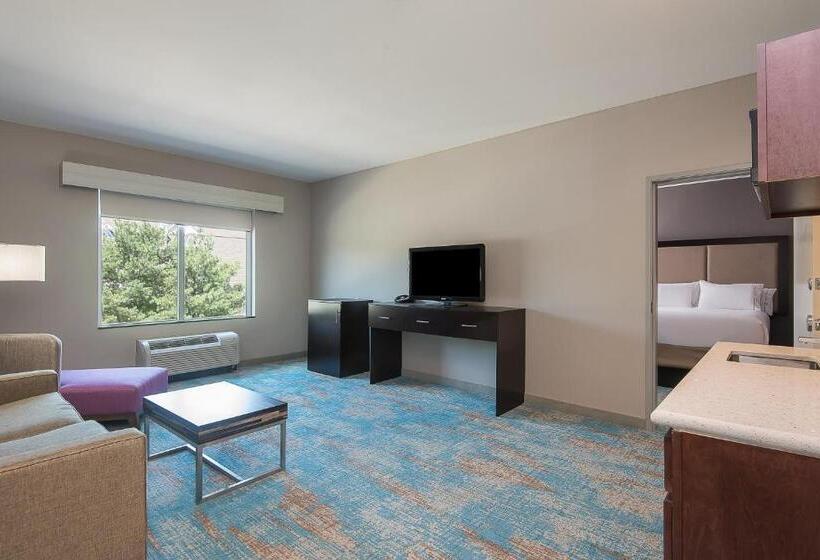 Люкс, Holiday Inn Express & Suites Norwood Boston Area By Ihg