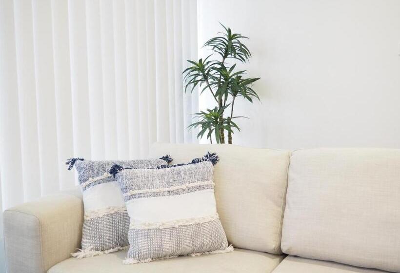 Апартаменты 3 Спальни, Warners Bay Apartments