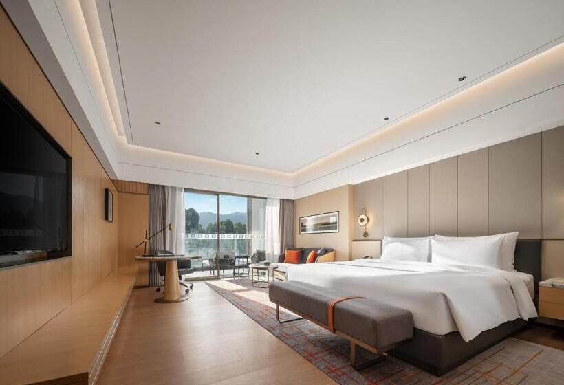 Номер Superior Кровать Кинг, Wyndham Grand Zhaoqing Downtown