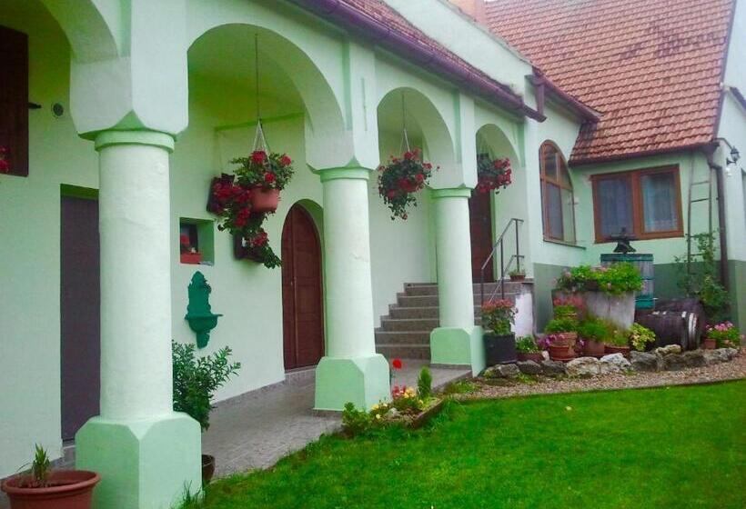 Шале 1 Спальня, Na úpatí Pálavy