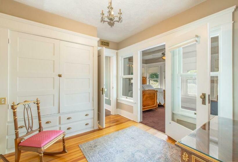 Люкс 3 Спальни, Martha S Bed And Breakfast