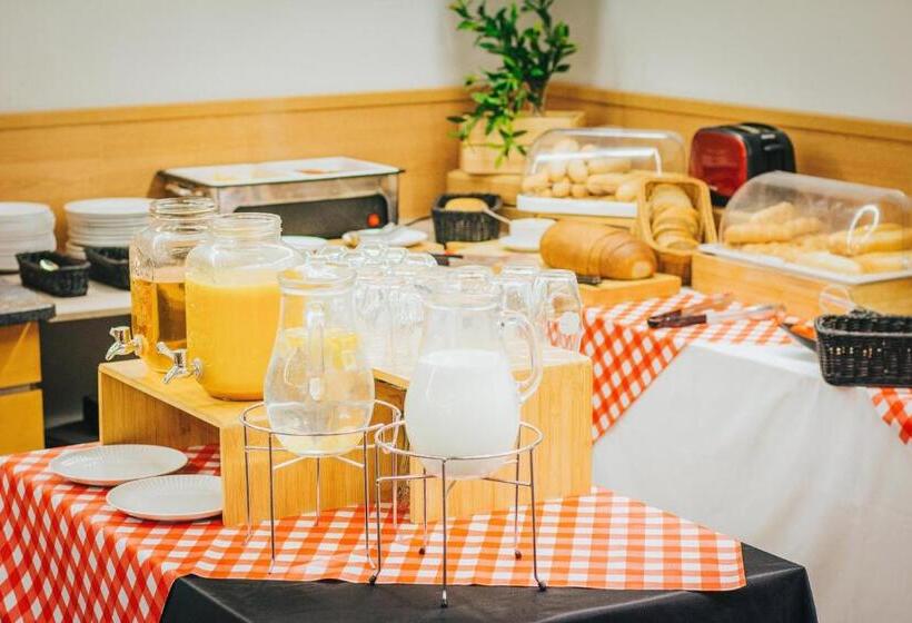 اتاق استاندارد چهار تخته, Arena