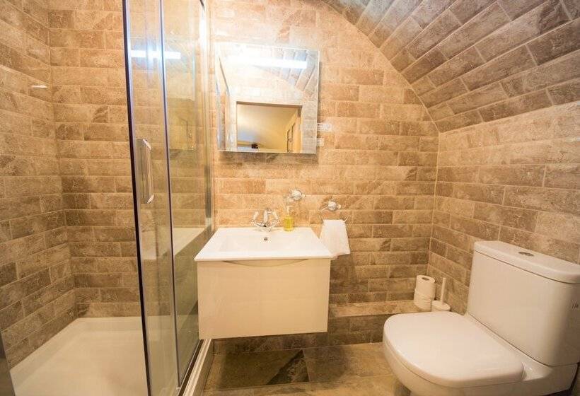 اتاق خانوادگی, Edgerton