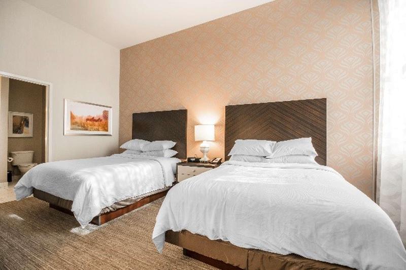 장애인을 위한 스위트, Embassy Suites Louisville Downtown