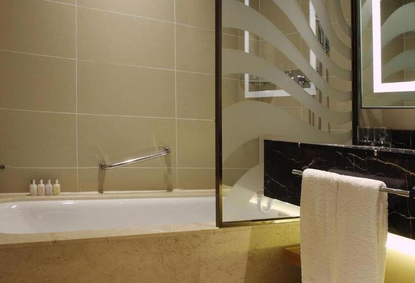 اتاق خانوادگی با چشم‌انداز دریا, Lotte City Hotel Jeju