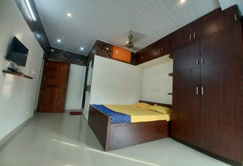 Номер Стандарт с Балконом, Jeena Motel
