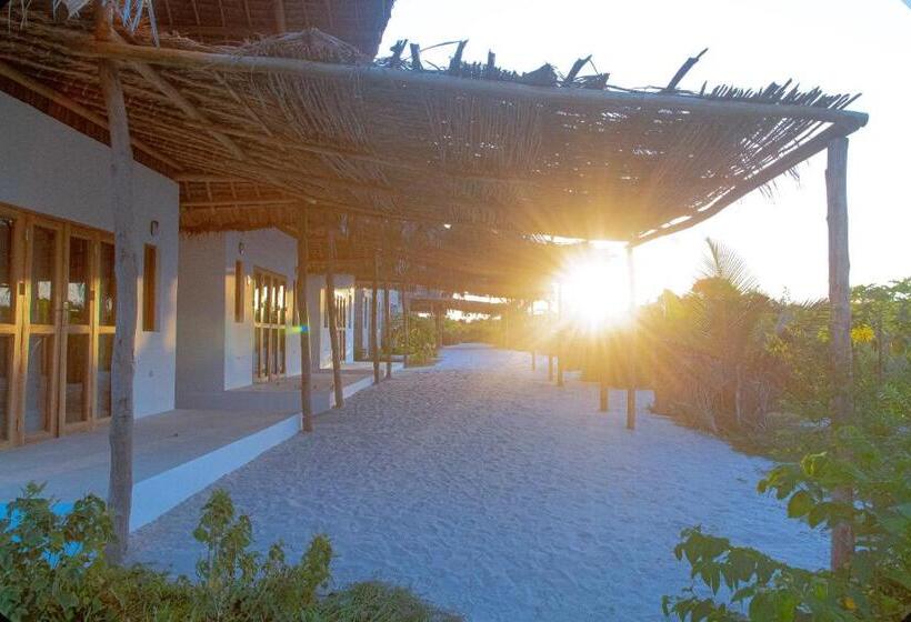 بانگلوی استاندارد, Afriican Village Zanzibar