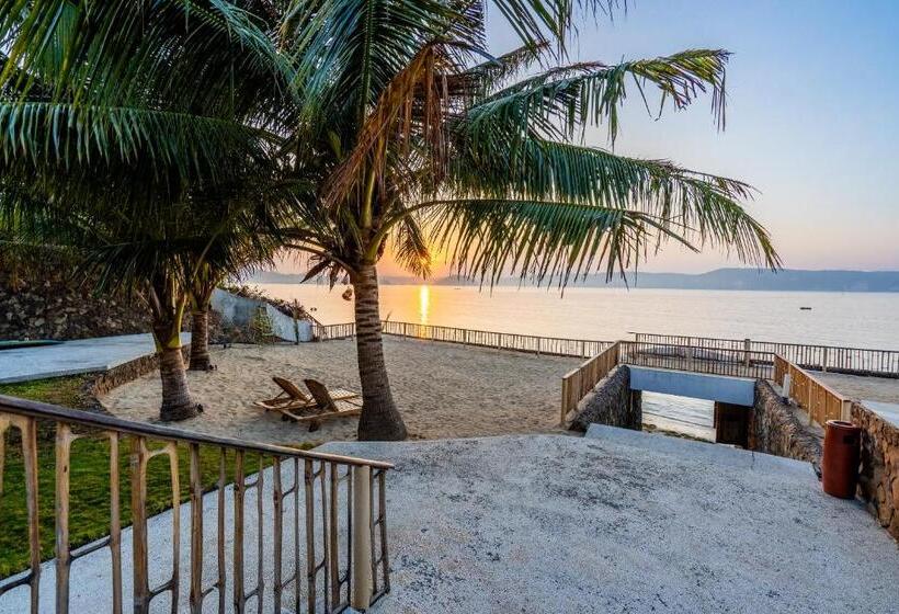 Номер Deluxe Вид на Море, Inlight Lombok Beach Hotel New Year Offer