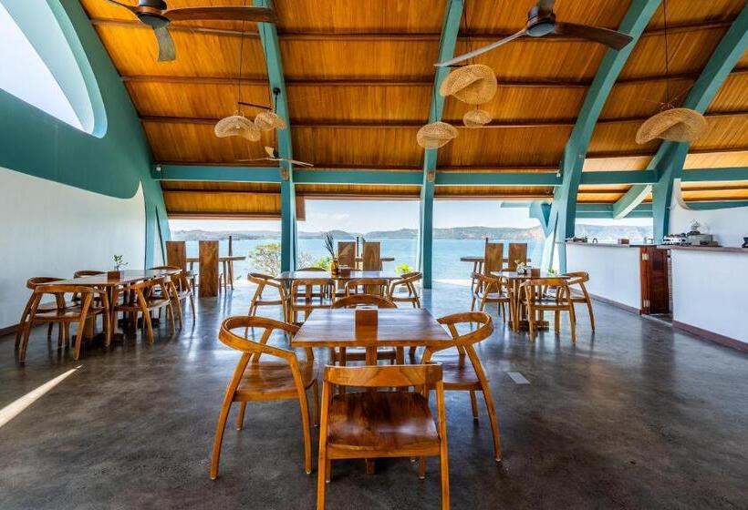 Номер Deluxe Вид на Море, Inlight Lombok Beach Hotel New Year Offer