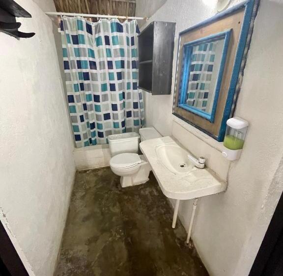 بانگلوی استاندارد, Johnnys Place