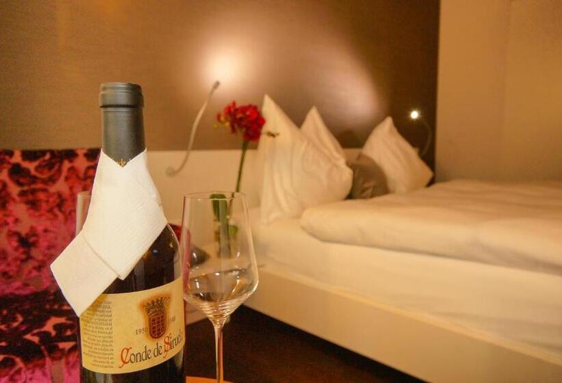Номер Стандарт Трехместный, Boutique Hotel   Restaurant Orchidee