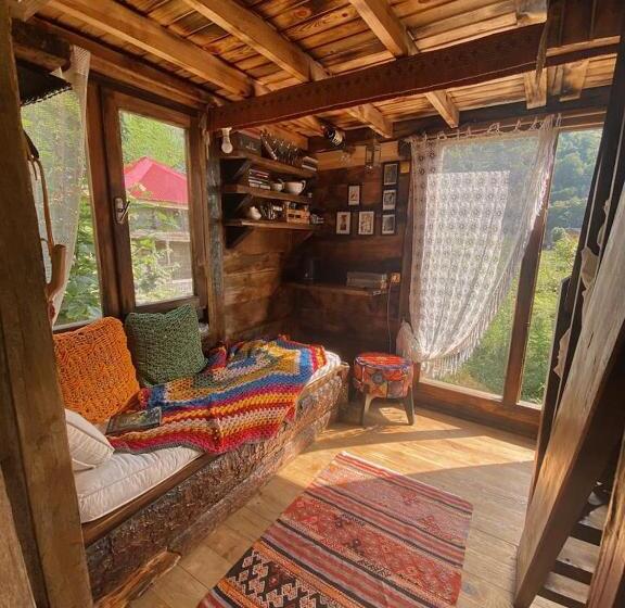 اتاق استاندارد سه نفره, Zeni De Vore Serender & House