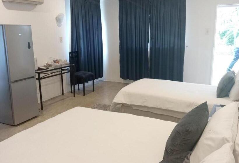 اتاق لوکس خانوادگی, Thuto Centre Conferencing & Bush Lodge