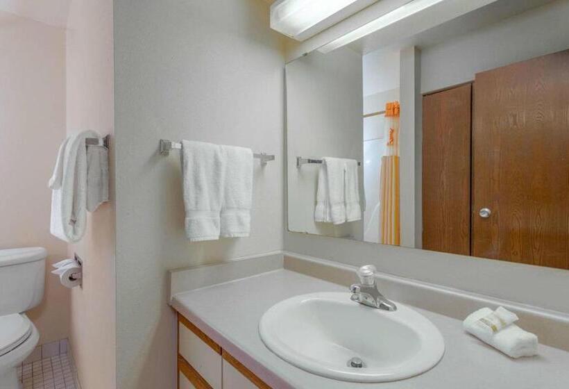 Deluxe Suite, Norwood Inn & Suites Indianapolis