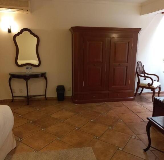 سوییت جونیور, Marhialja Hotel Boutique