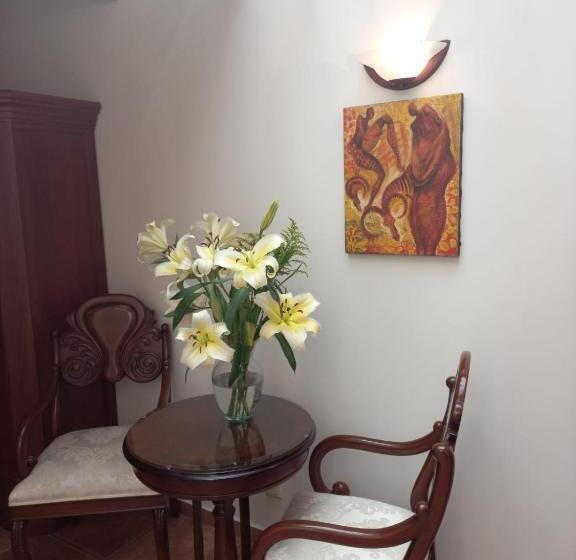 سوییت جونیور, Marhialja Hotel Boutique