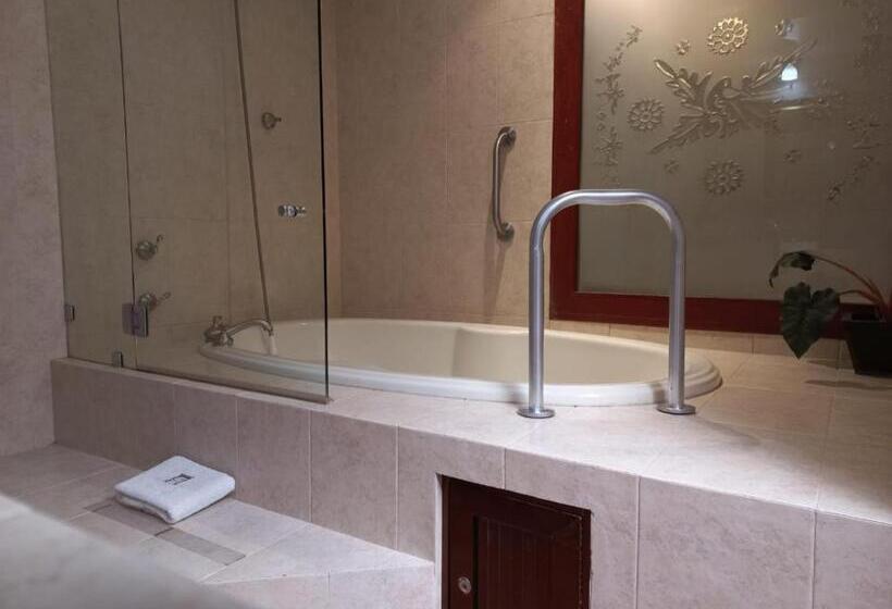 سوییت جونیور, Marhialja Hotel Boutique