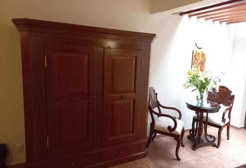 سوییت جونیور, Marhialja Hotel Boutique