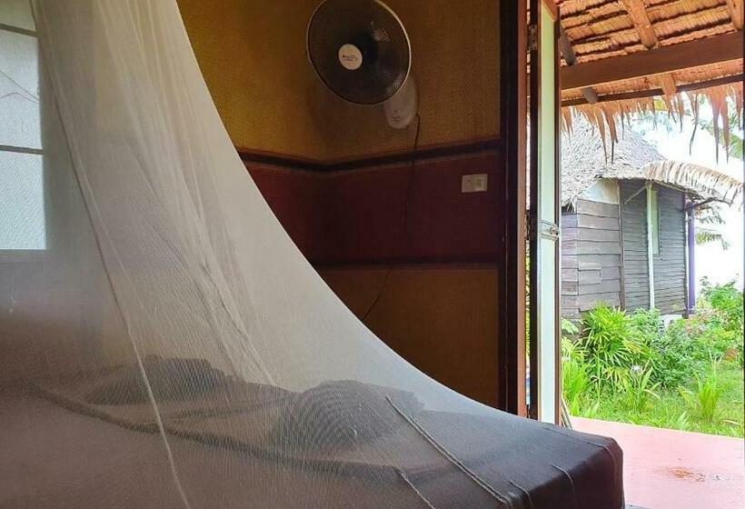 کابین, Monkey Island Resort Koh Mak