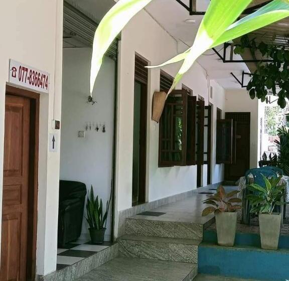 Трехместный Номер Deluxe, Dinimuthu Rest Inn