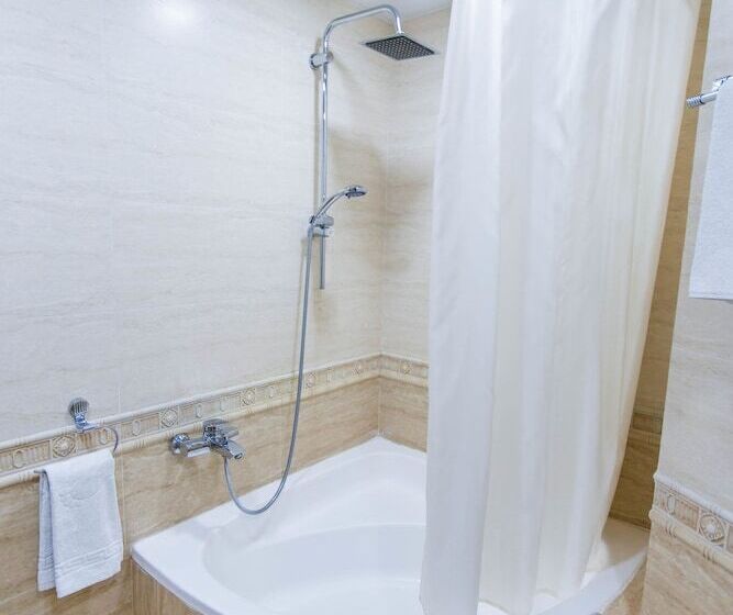 اتاق استاندارد سه نفره, Kukaldosh Boutique