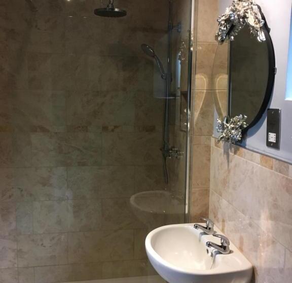 Номер Стандарт, Worplesdon Place