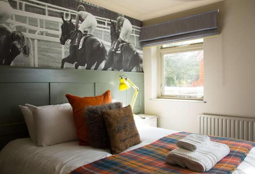 Номер Стандарт, Worplesdon Place
