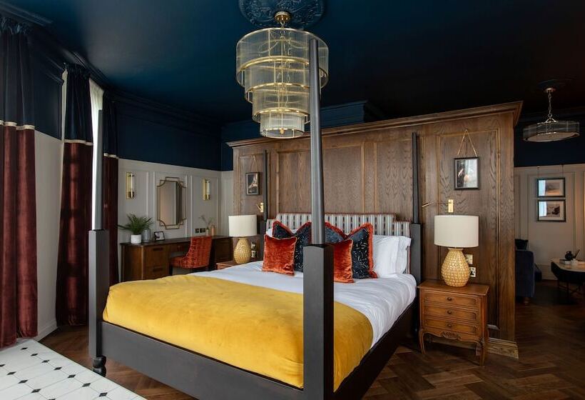 Номер Стандарт, Worplesdon Place