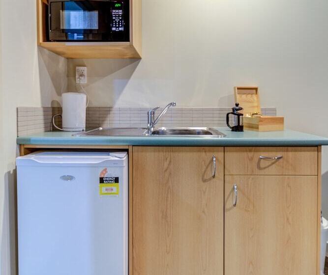 استودیوی استاندارد, Hanmer Springs Retreat