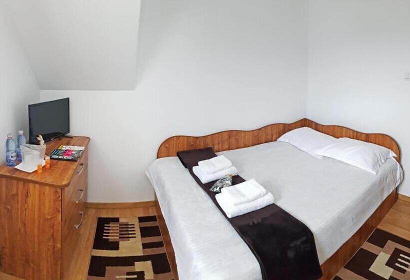 带共用浴室的标准房间, Dmc House