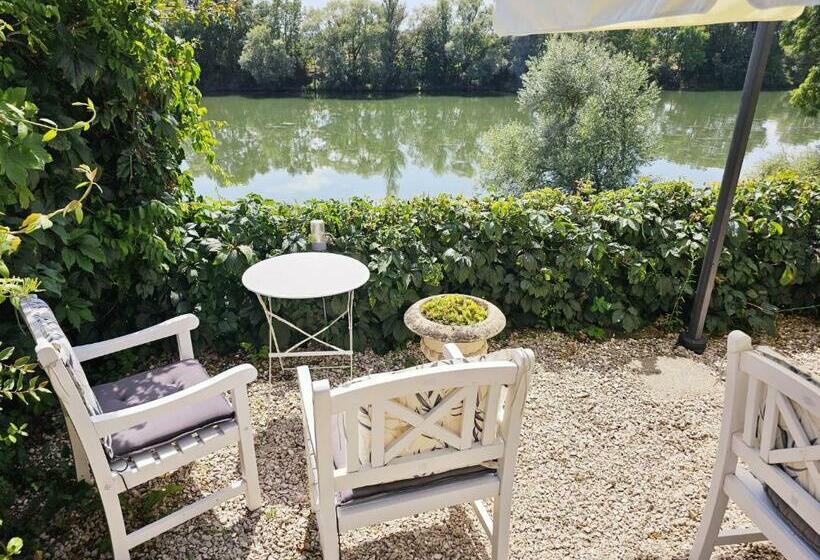 Номер Superior, Jan S Place In Burgundy