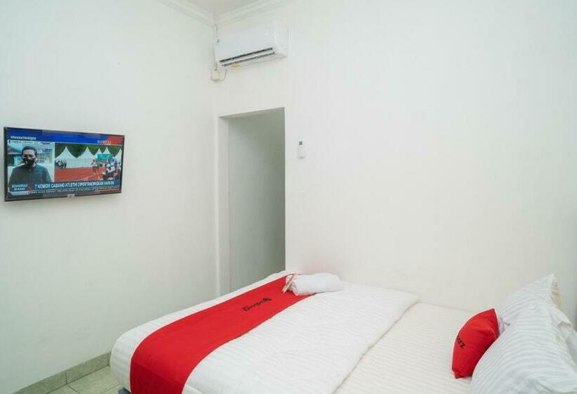 Номер Стандарт, Reddoorz Near Bundaran Ciceri