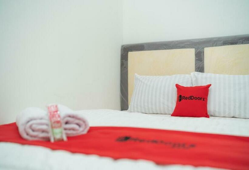 Номер Стандарт, Reddoorz Near Bundaran Ciceri