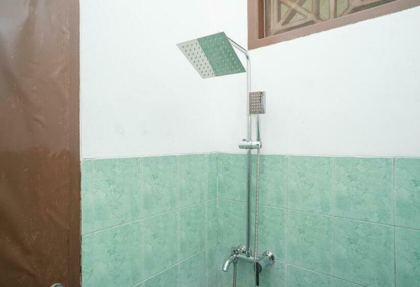 Номер Стандарт, Reddoorz Near Bundaran Ciceri