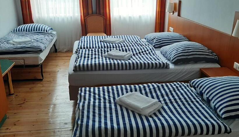 Четырехместный номер эконом класса с общей ванной комнатой, Schillers Landhaus