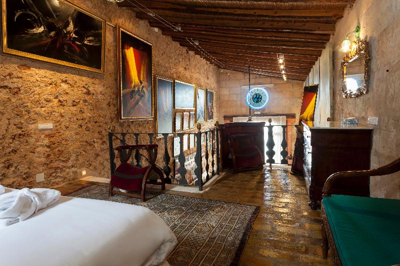 Полулюкс Повышенной Комфортности, Es Revellar Art Resort  Adults Only