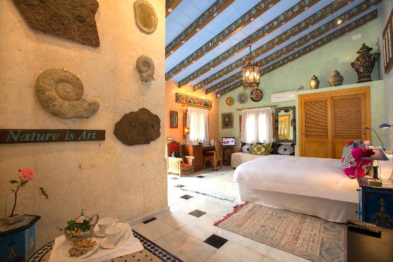 Полулюкс, Es Revellar Art Resort  Adults Only