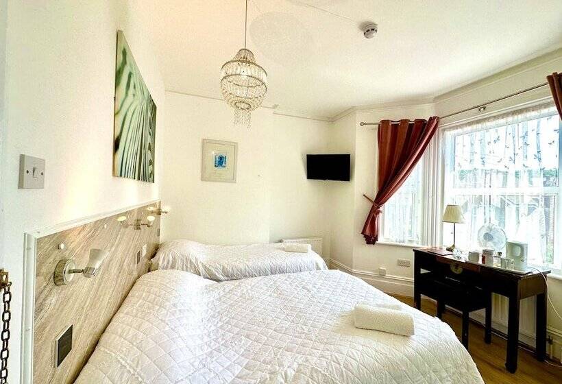 Семейный Номер, Anand Lodge