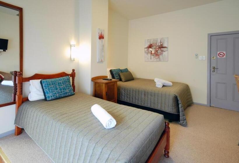 Номер Стандарт с Балконом, Riverview Boutique Motel