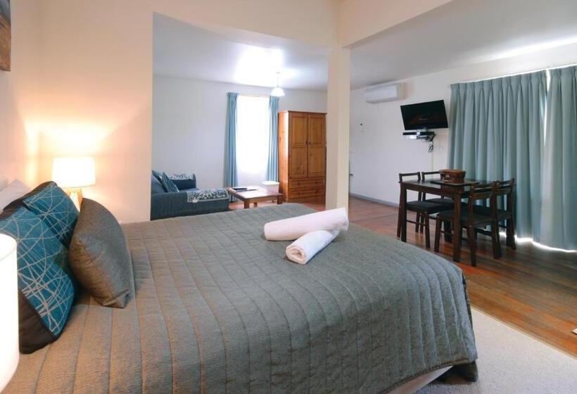 Семейный Номер, Riverview Boutique Motel