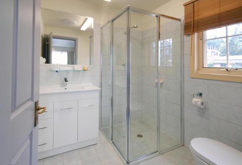 Семейный Номер, Riverview Boutique Motel